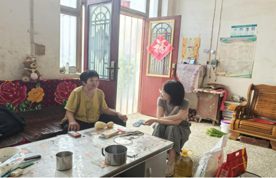 家访暖心 助学同行——44118太阳成城集团开展暑期家访暨国家助学贷款社会实践活动